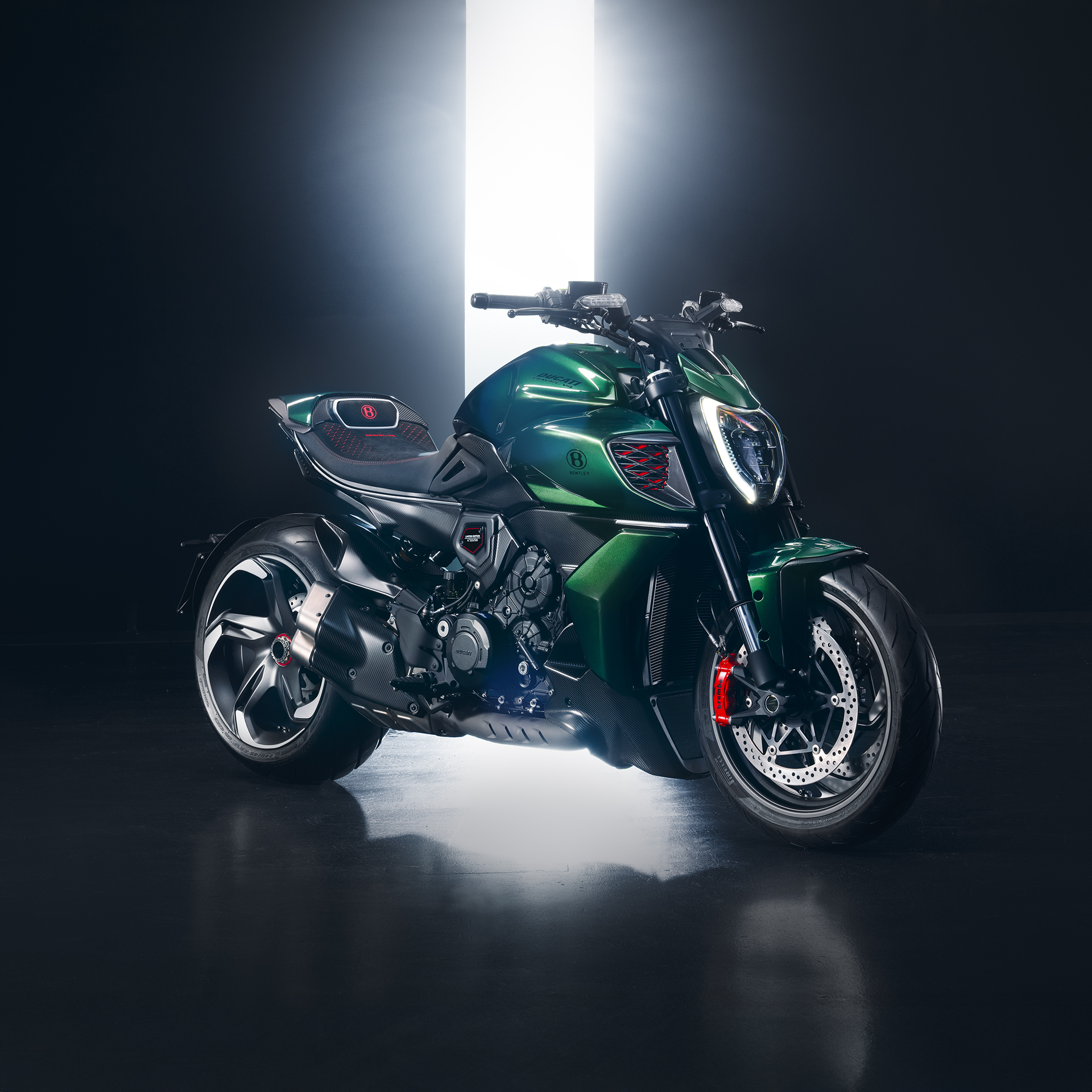 Diavel Bentley - Cor verde escaravelho