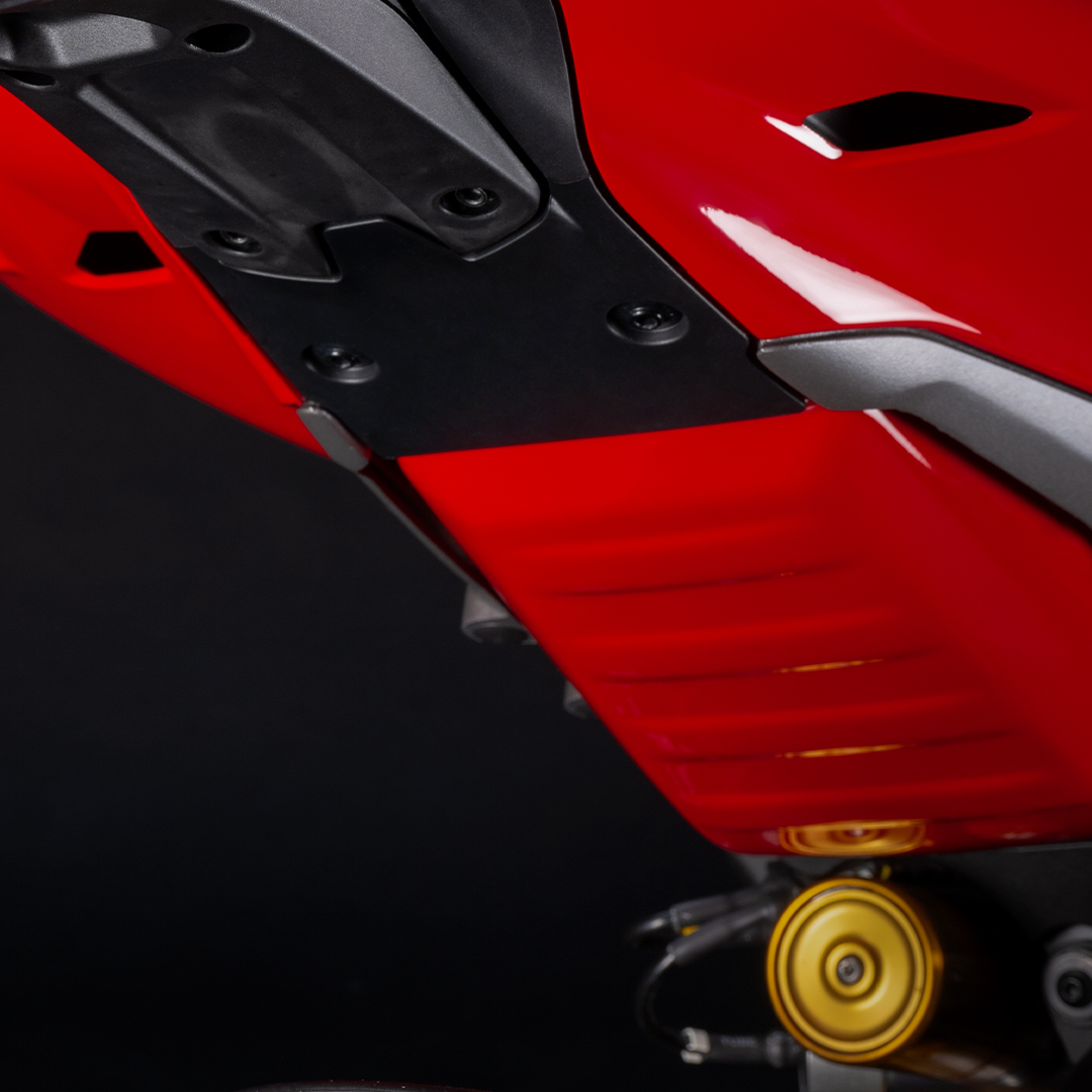 Ducati-MY25-Panigale-V4-ergonomia-card-slider-1080x1080-04