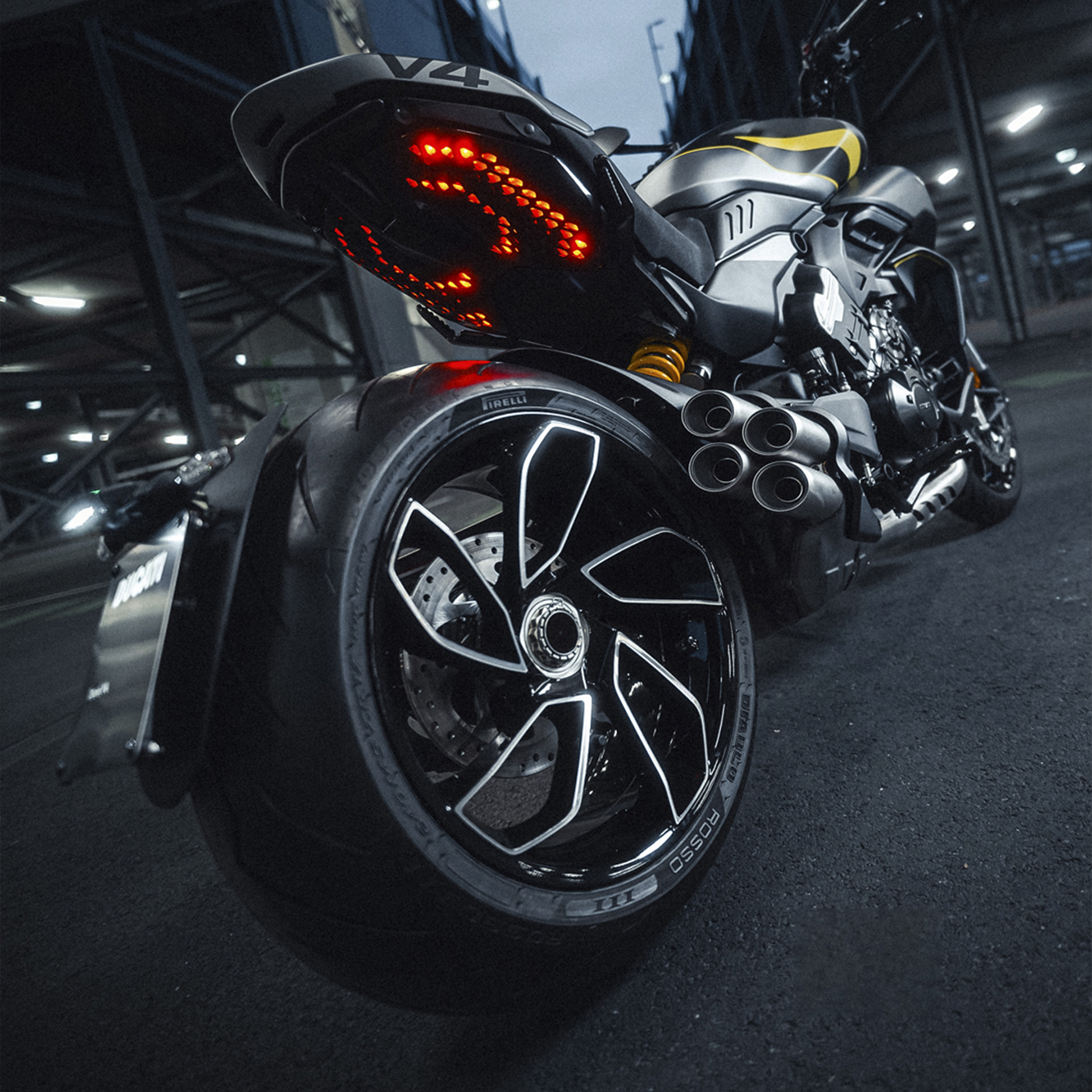 Rodas e aros - DIavel V4