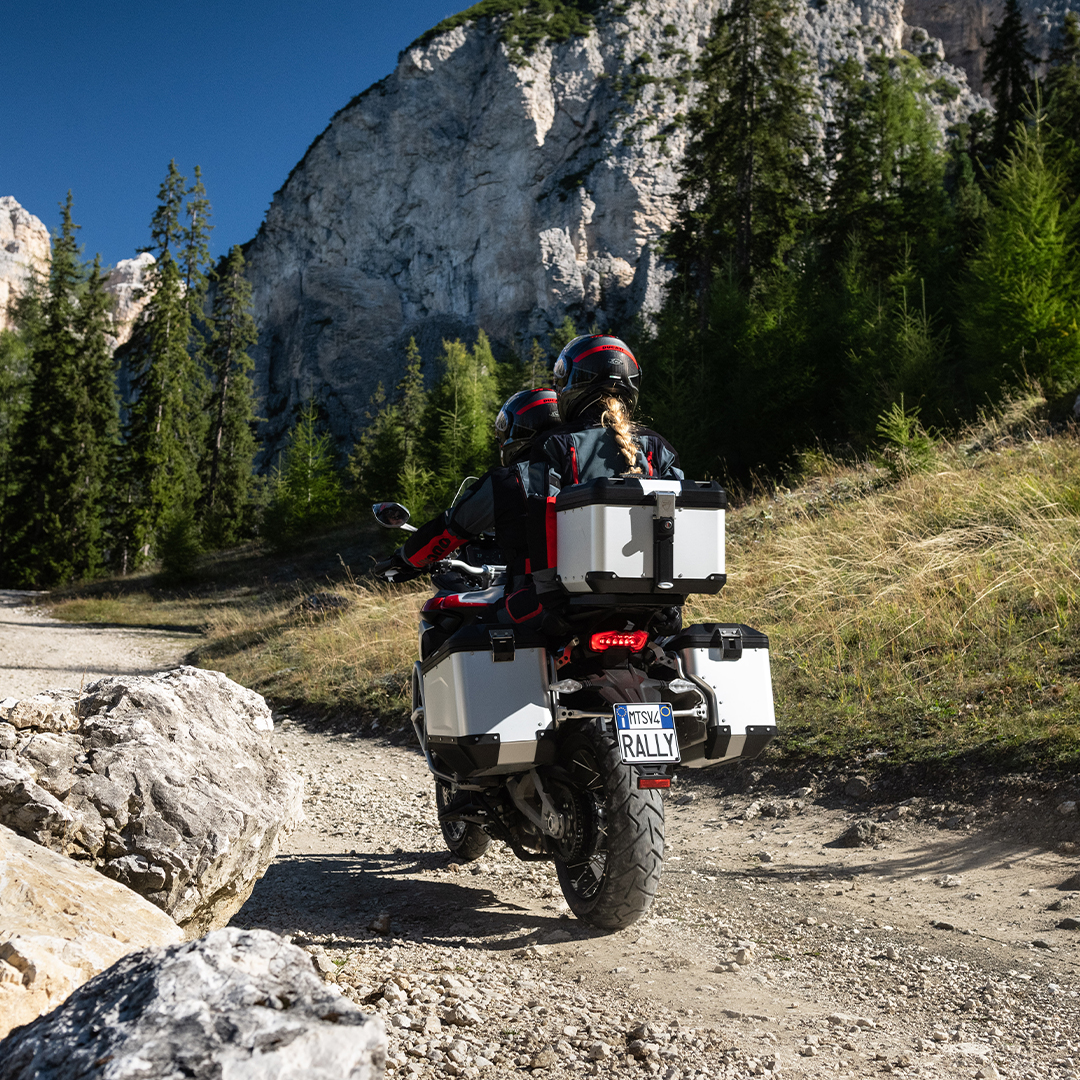 Ducati-Multistrada-V4-Rally-overview-card-slider-1080x1080-03