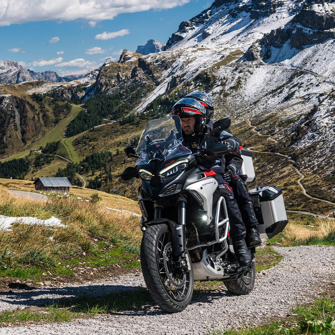 Ducati-Multistrada-V4-Rally-overview-card-slider-1080x1080-04