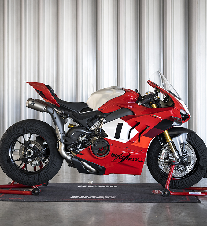 Ducati-Panigale-V4R-MY23-performance-carousel-imgtxt-02-677x740
