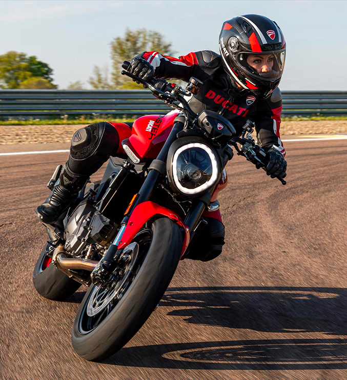 Ducati_Monster_elettronica_01_carousel_imgtxt_677x740