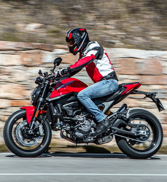 Ducati_Monster_elettronica_02_carousel_imgtxt_677x740