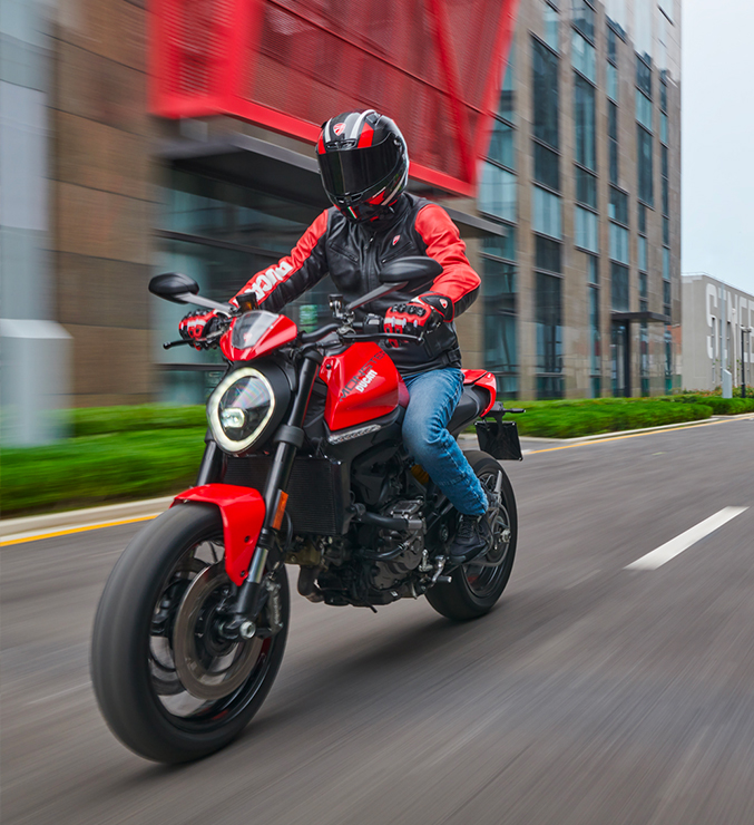 Ducati_Monster_elettronica_03_carousel_imgtxt_677x740