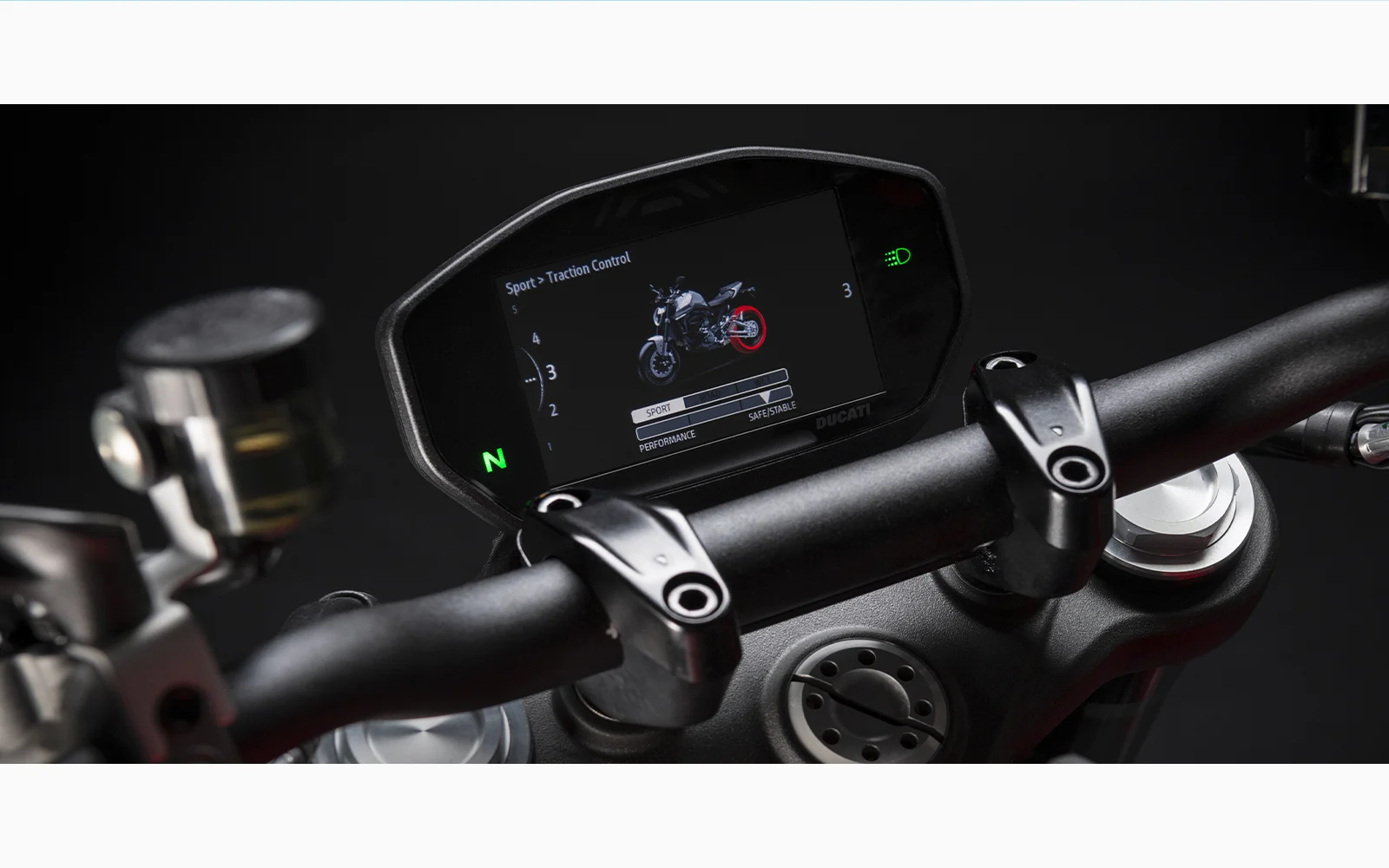 Ducati_Monster_elettronica_hero_short_1600x1000