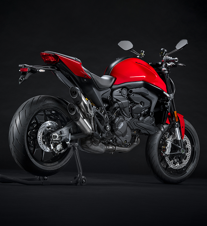 Ducati_Monster_tech_spec_carousel_imgtext_02_677x740