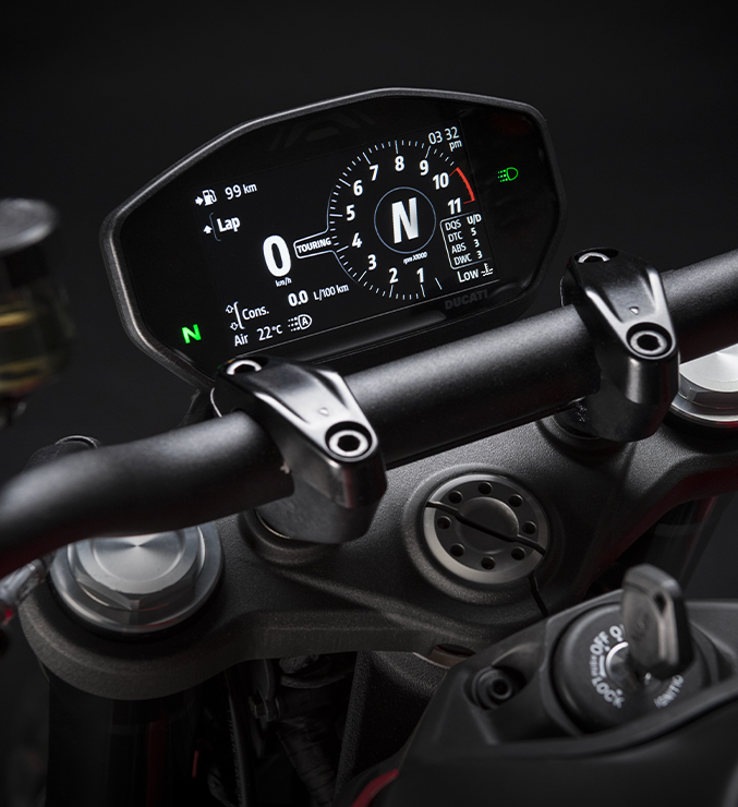 Ducati_Monster_tech_spec_carousel_imgtext_03_677x740