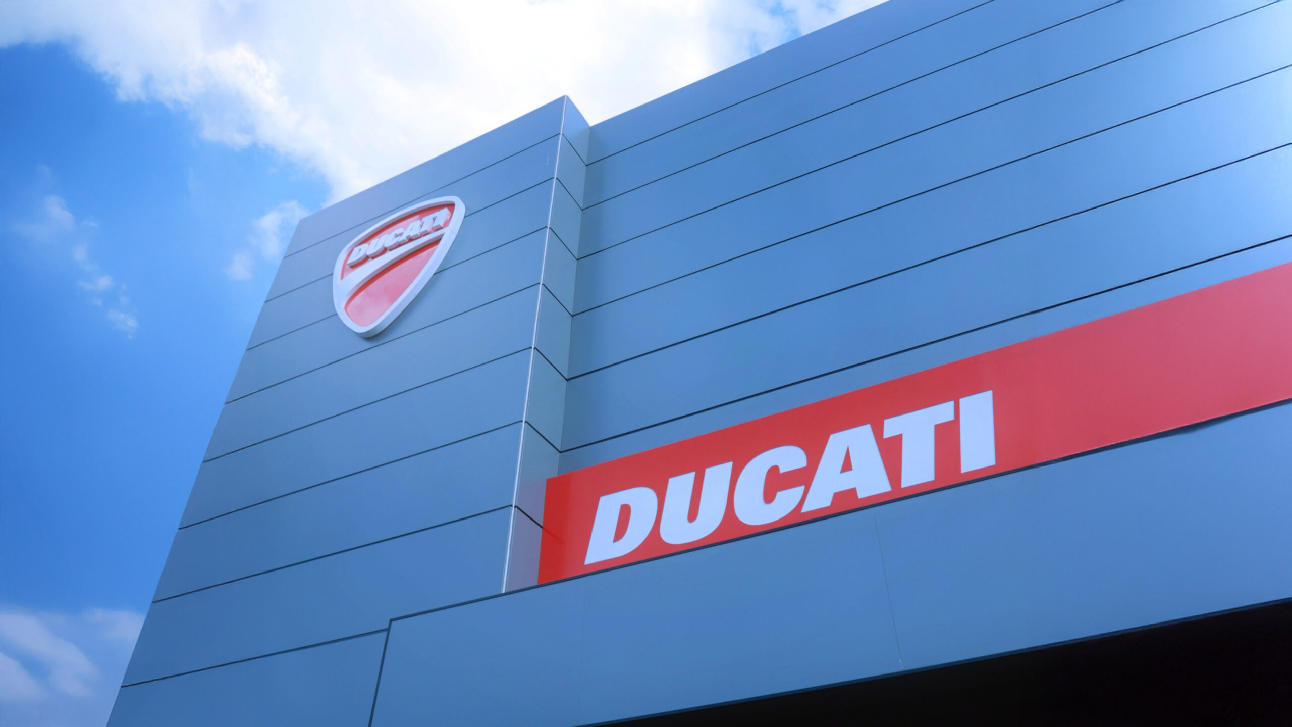 Frontal - Loja ducati brasilia