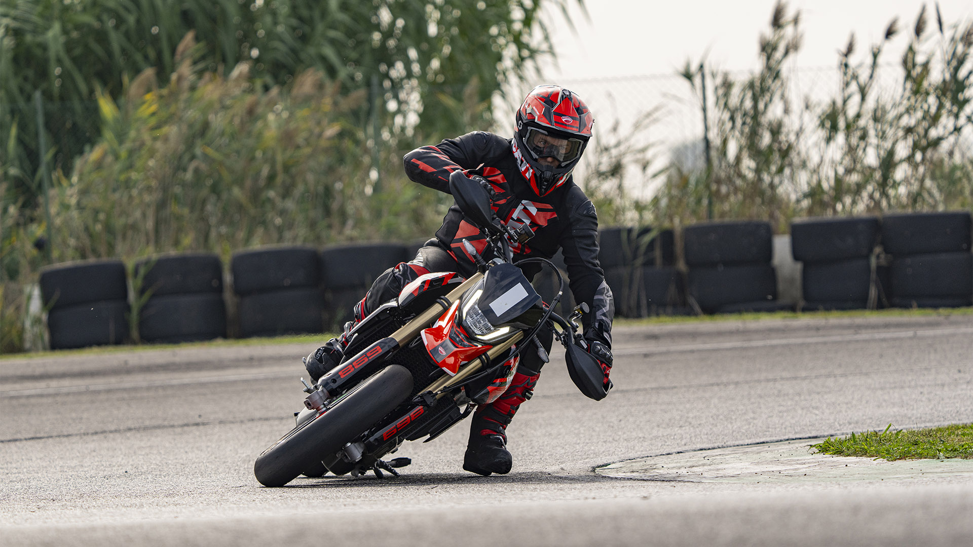 Wallpaper Ducati Brasília Hypermotard 2