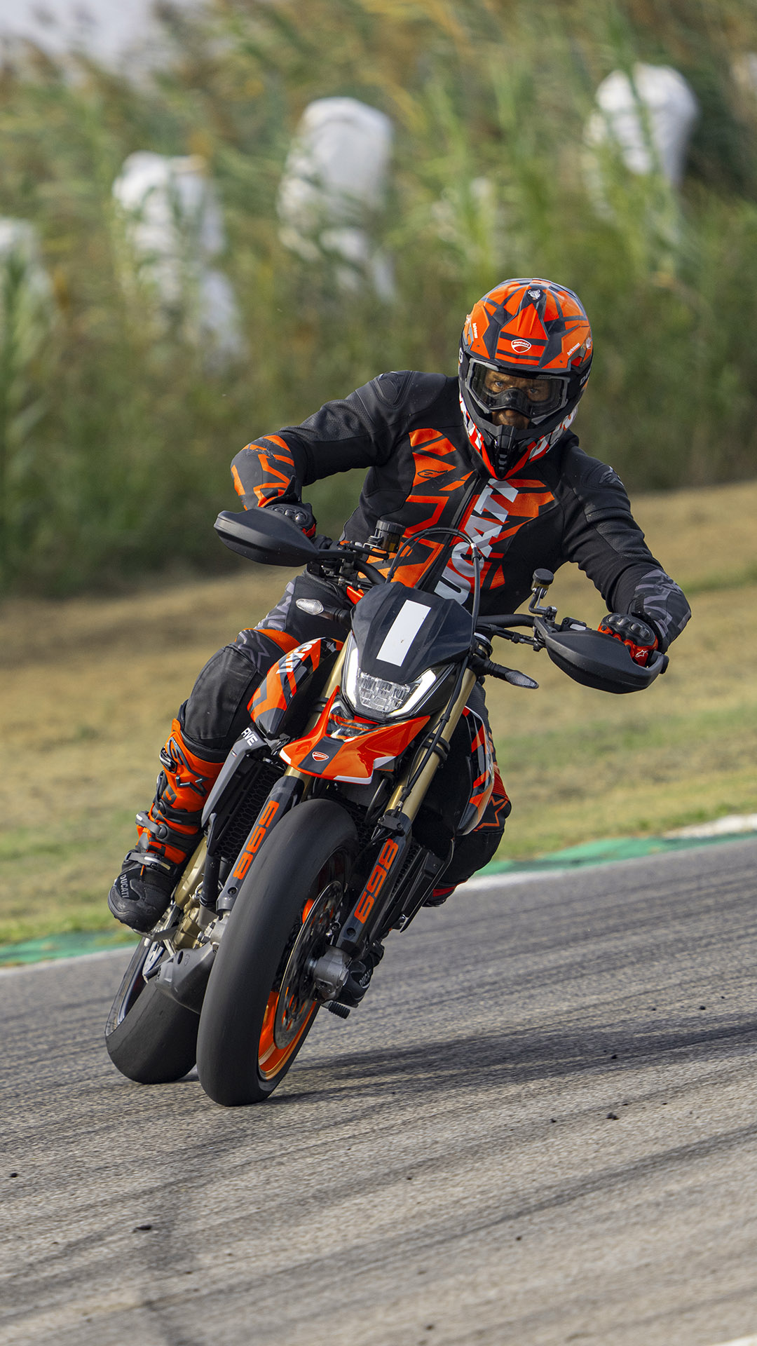 Wallpaper Ducati Brasília Hypermotard 8