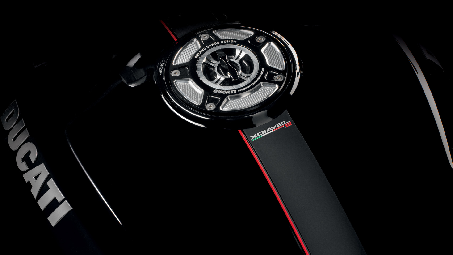 XDiavel-MY18-06-Slider-Gallery-1920x1080